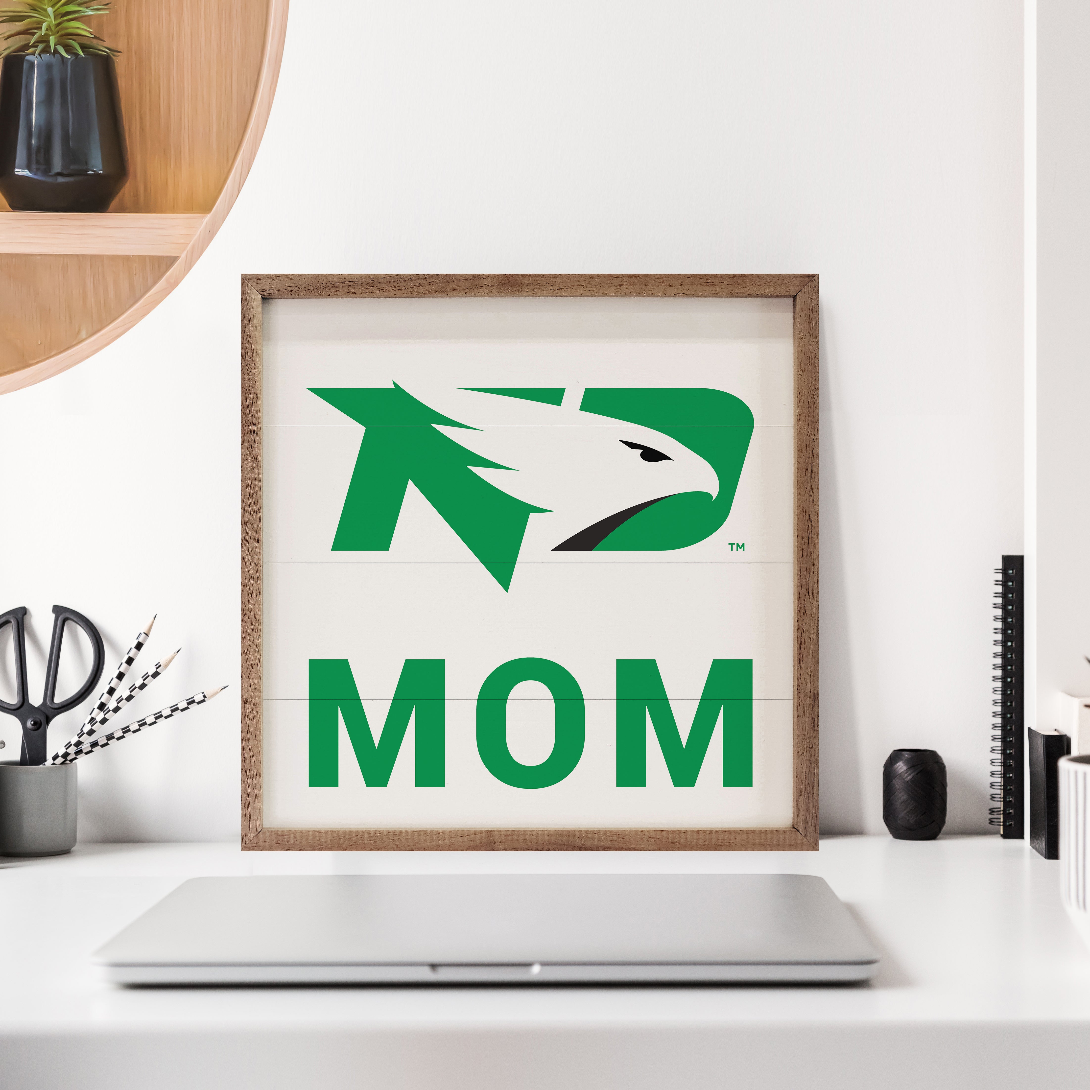 Mom North Dakota 16x16 / White