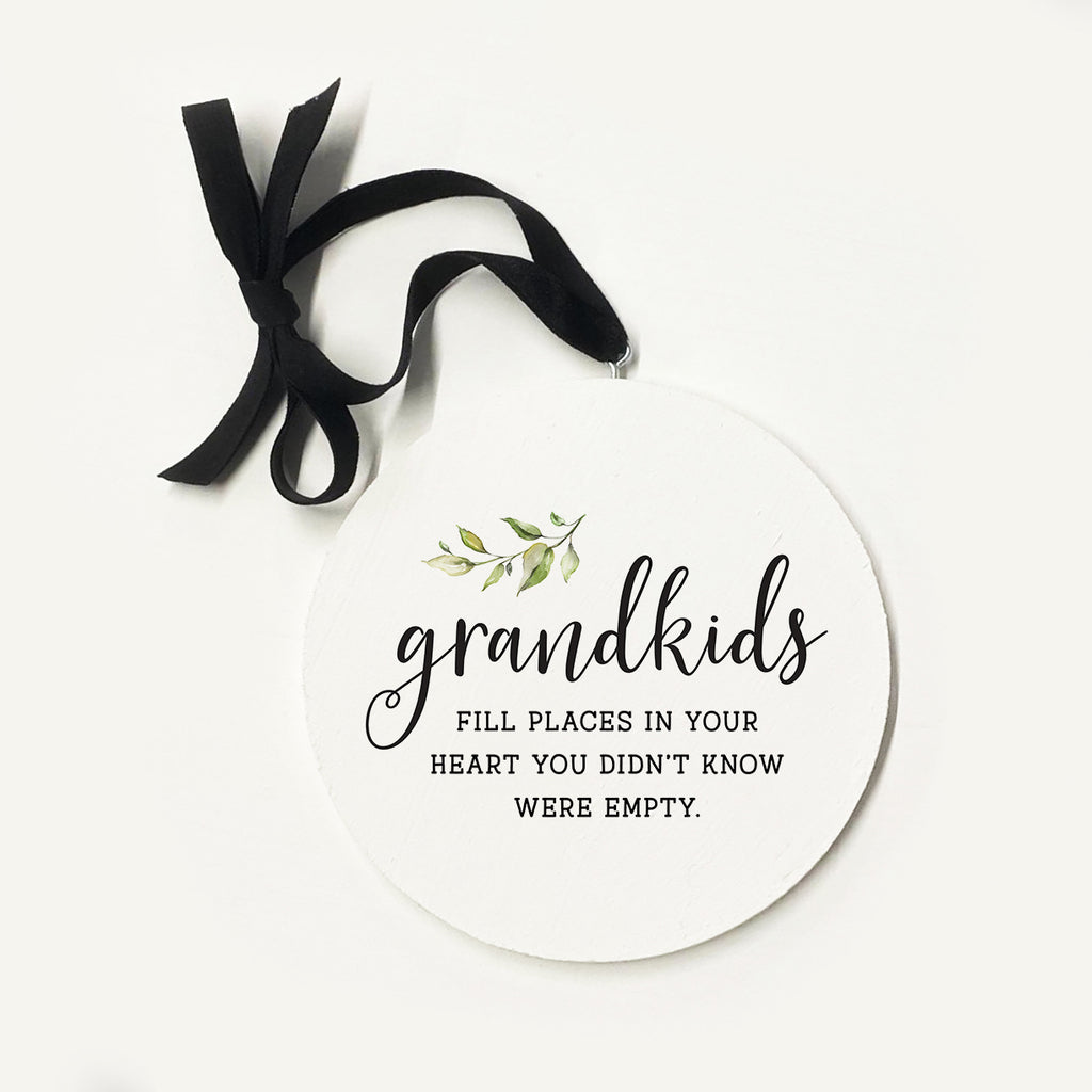 Grandkids Greenery Ornament 5x5 / White